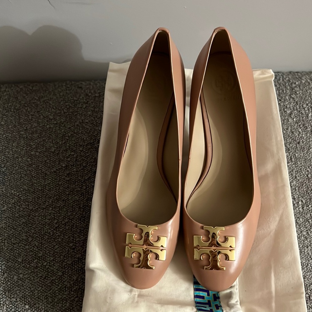 Authentic like new in box Tory Burch blush pink pumps size 7.5